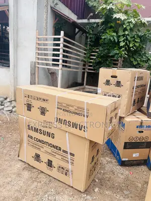 2.5hp Sleek White Samsung Inverter Air Conditioner.