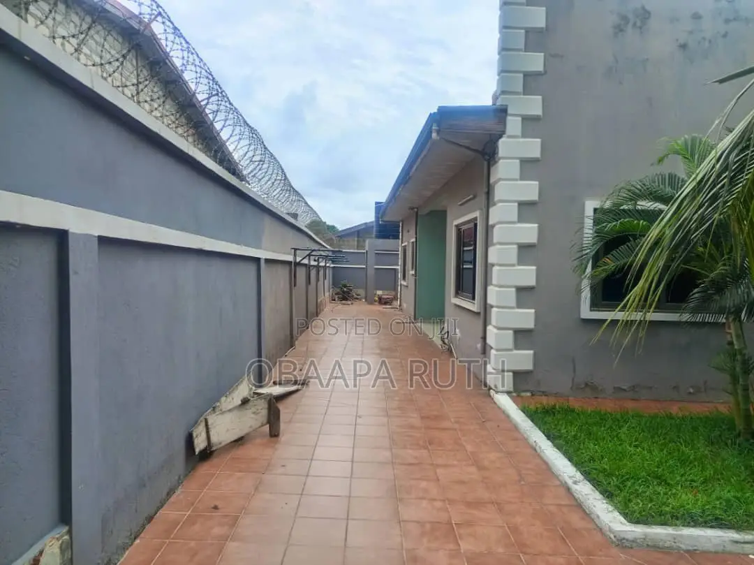 5bdrm House in Weija for sale