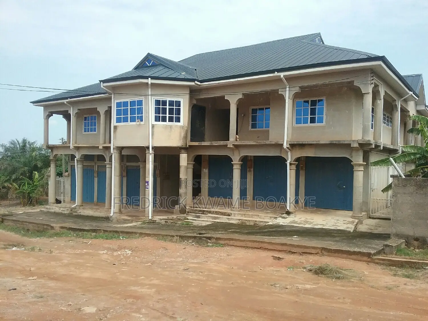 10bdrm House in Brother K Estate, Kumasi Metropolitan for rent
