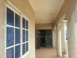 10bdrm House in Brother K Estate, Kumasi Metropolitan for rent