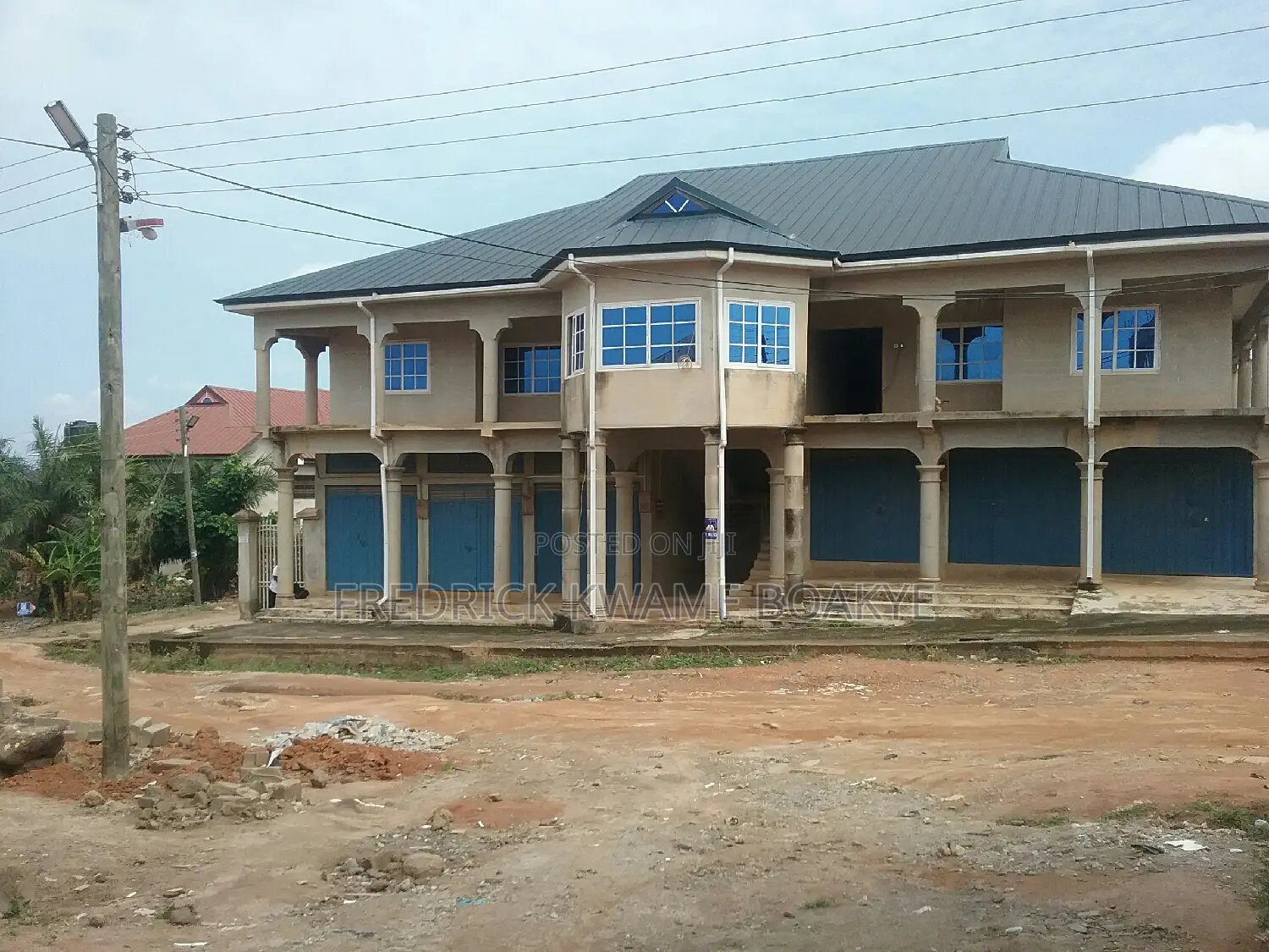 10bdrm House in Brother K Estate, Kumasi Metropolitan for rent