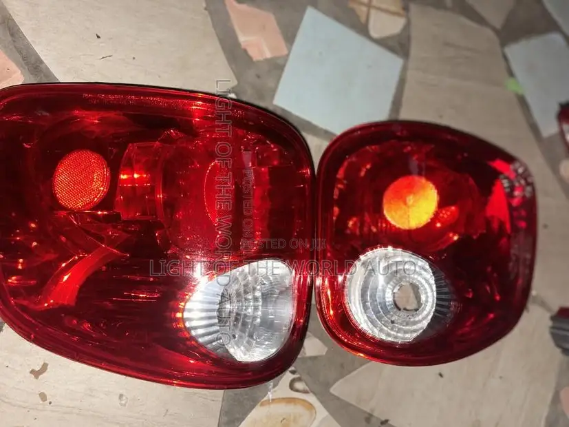 Ford F-150 2003 Taillight