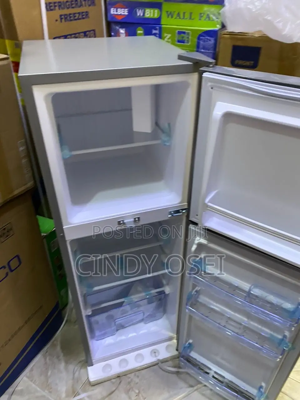 Mesmerizing Pearl 138liters Top Freezer Fridge