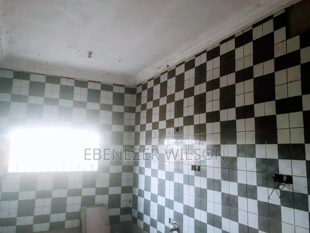 6bdrm House in African Estate, Afigya-Kwabre for sale