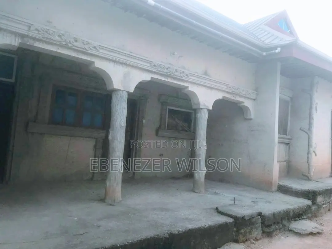 6bdrm House in African Estate, Afigya-Kwabre for sale