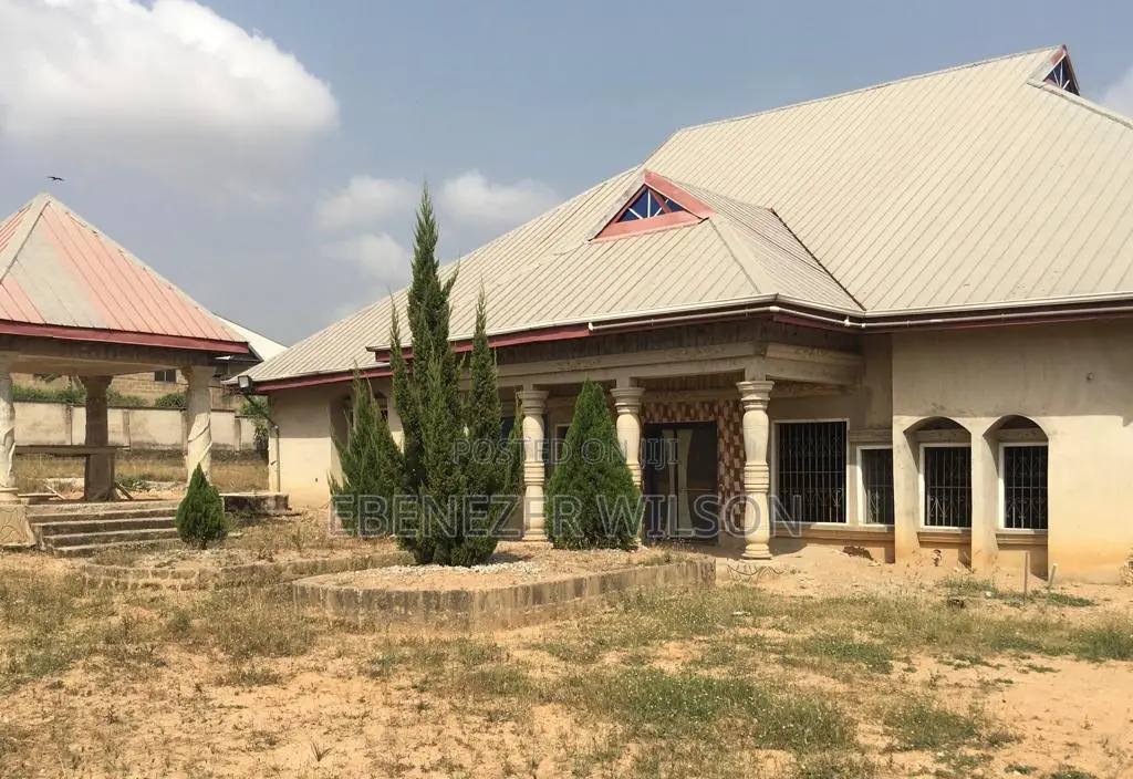 6bdrm House in African Estate, Afigya-Kwabre for sale