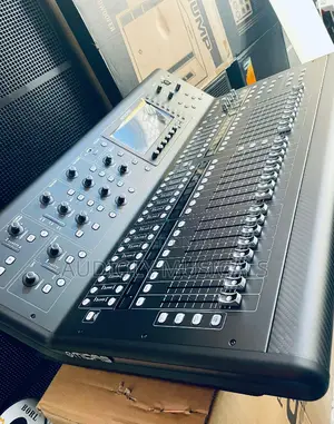 Midas M32 Live Digital Mixer With Stage Box Bundle