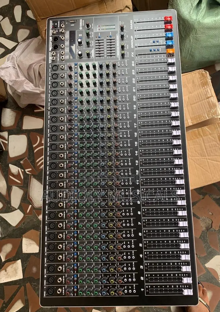 Yamaha SMX-2400 24channel Raw Mixer