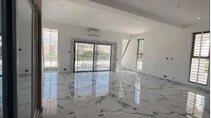 6bdrm House in Whitehouse, Achimota for sale