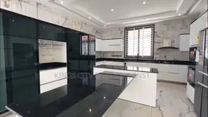 6bdrm House in Whitehouse, Achimota for sale