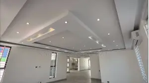 6bdrm House in Whitehouse, Achimota for sale