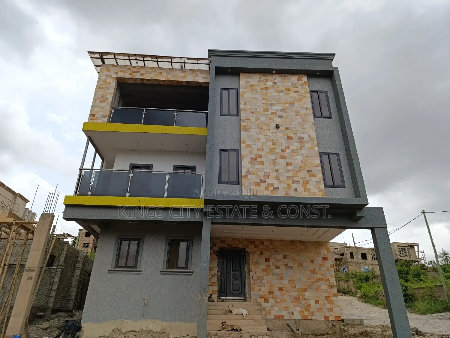 6bdrm House in Whitehouse, Achimota for sale