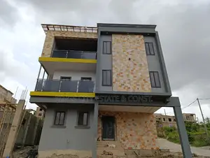 6bdrm House in Whitehouse, Achimota for sale