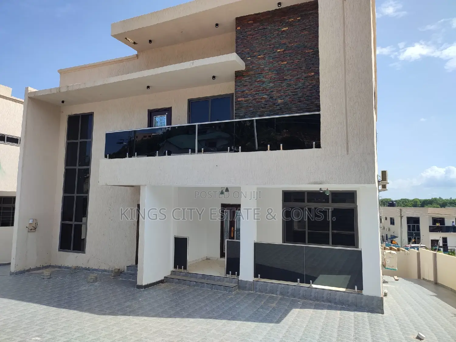 6bdrm Duplex in Acp-Estate, Achimota for sale