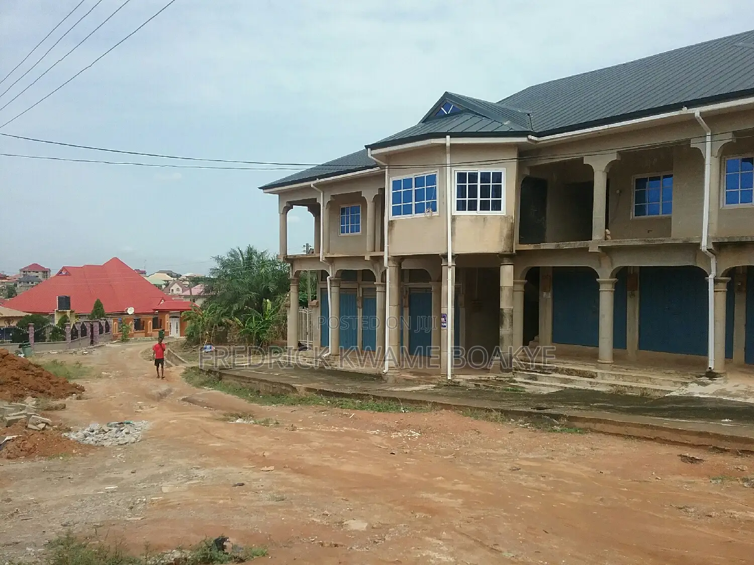 10bdrm House in Brother K Estate, Kumasi Metropolitan for rent