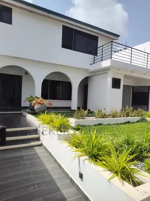 5bdrm House in Seekers Realty, Cantonments for rent