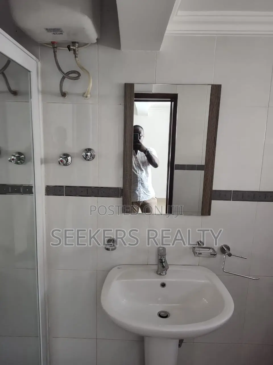 5bdrm House in Seekers Realty, Cantonments for rent