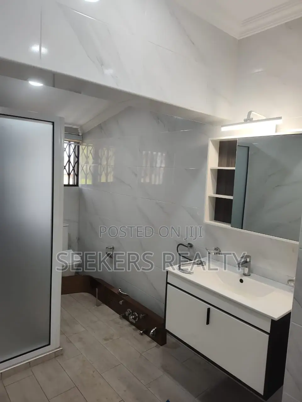 5bdrm House in Seekers Realty, Cantonments for rent