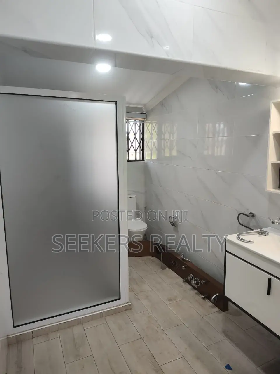 5bdrm House in Seekers Realty, Cantonments for rent