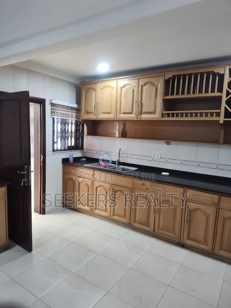 5bdrm House in Seekers Realty, Cantonments for rent