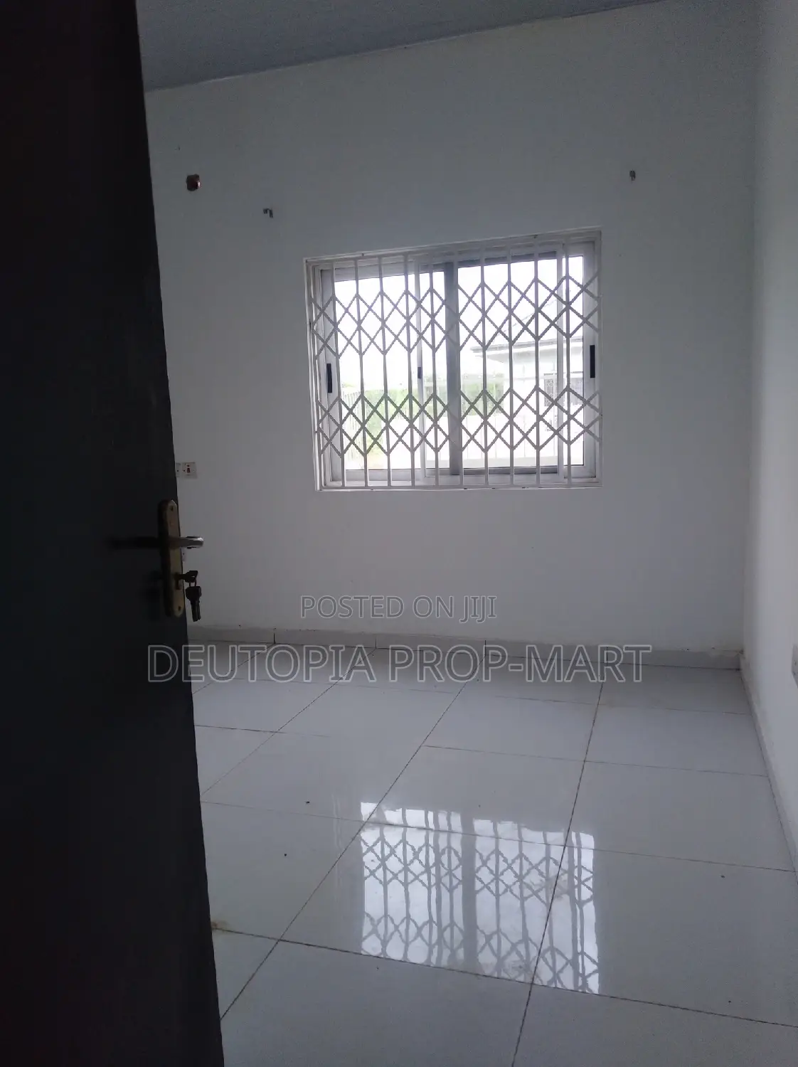 3bdrm House in Hfc, Tema Metropolitan for rent