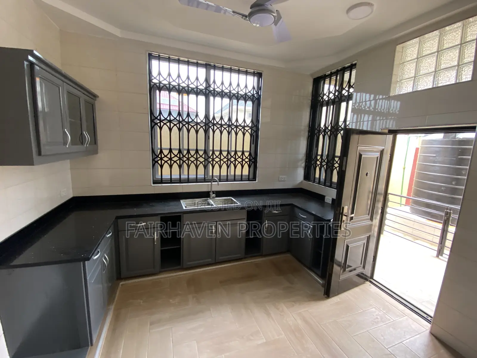 4bdrm House in Tseaddo, Airport Residential Area for rent