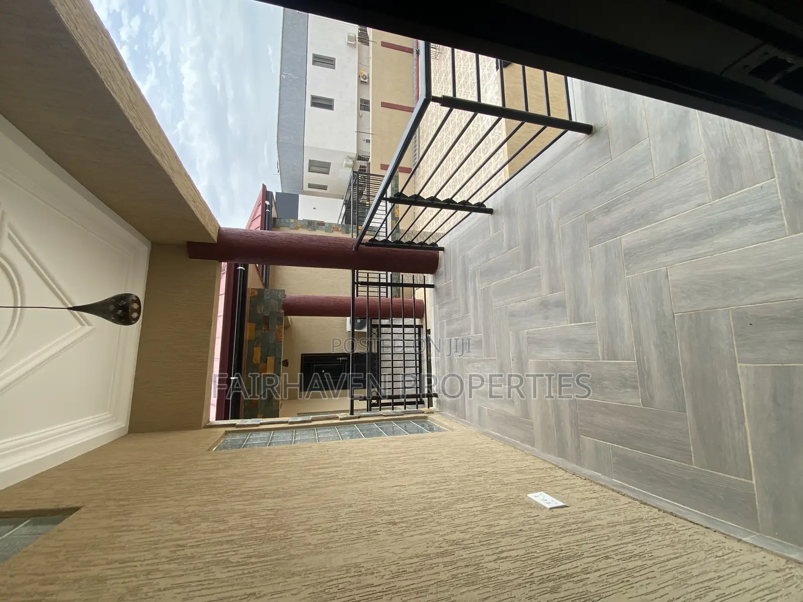 4bdrm House in Tseaddo, Airport Residential Area for rent