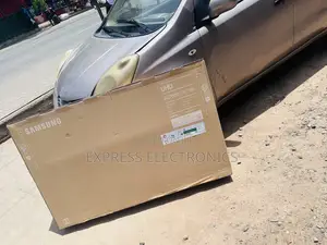 New—- Samsung UHD Smart 55”Cu7000 Tv.