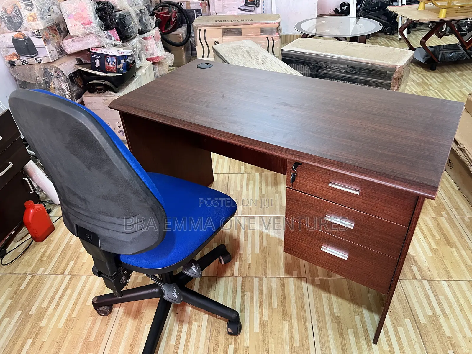 Spacious Table and Chair for Your Study Room or Office