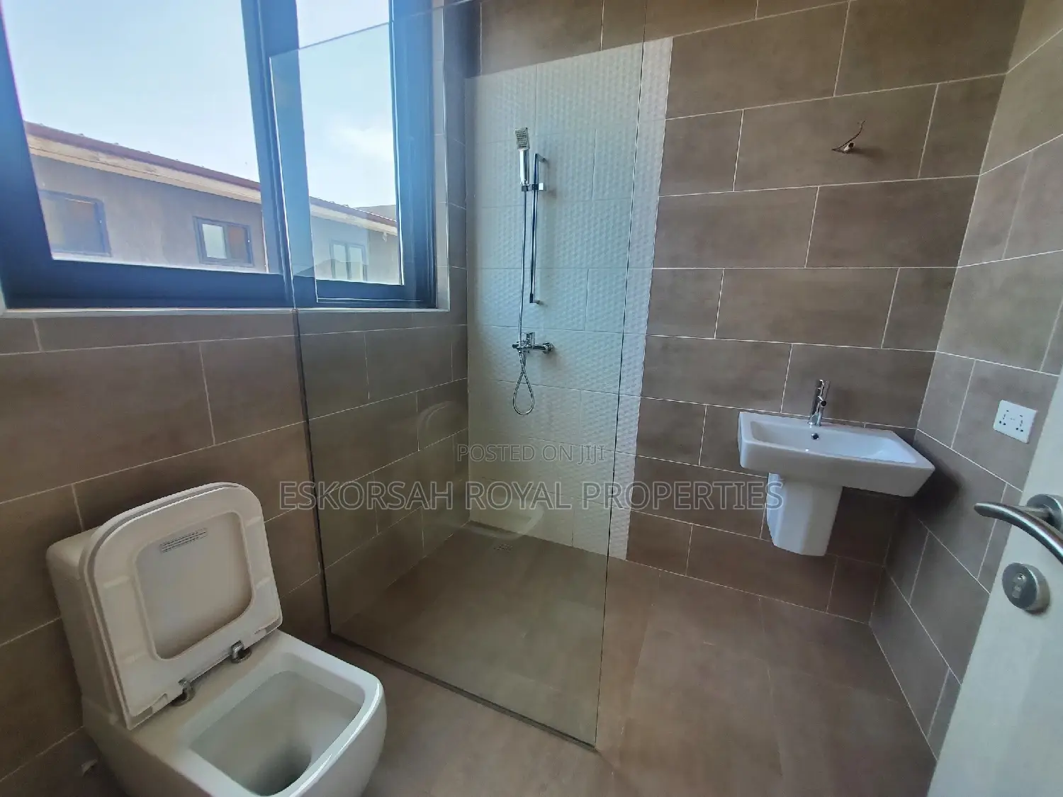 4bdrm House in East Legon Hills, School Junction for rent