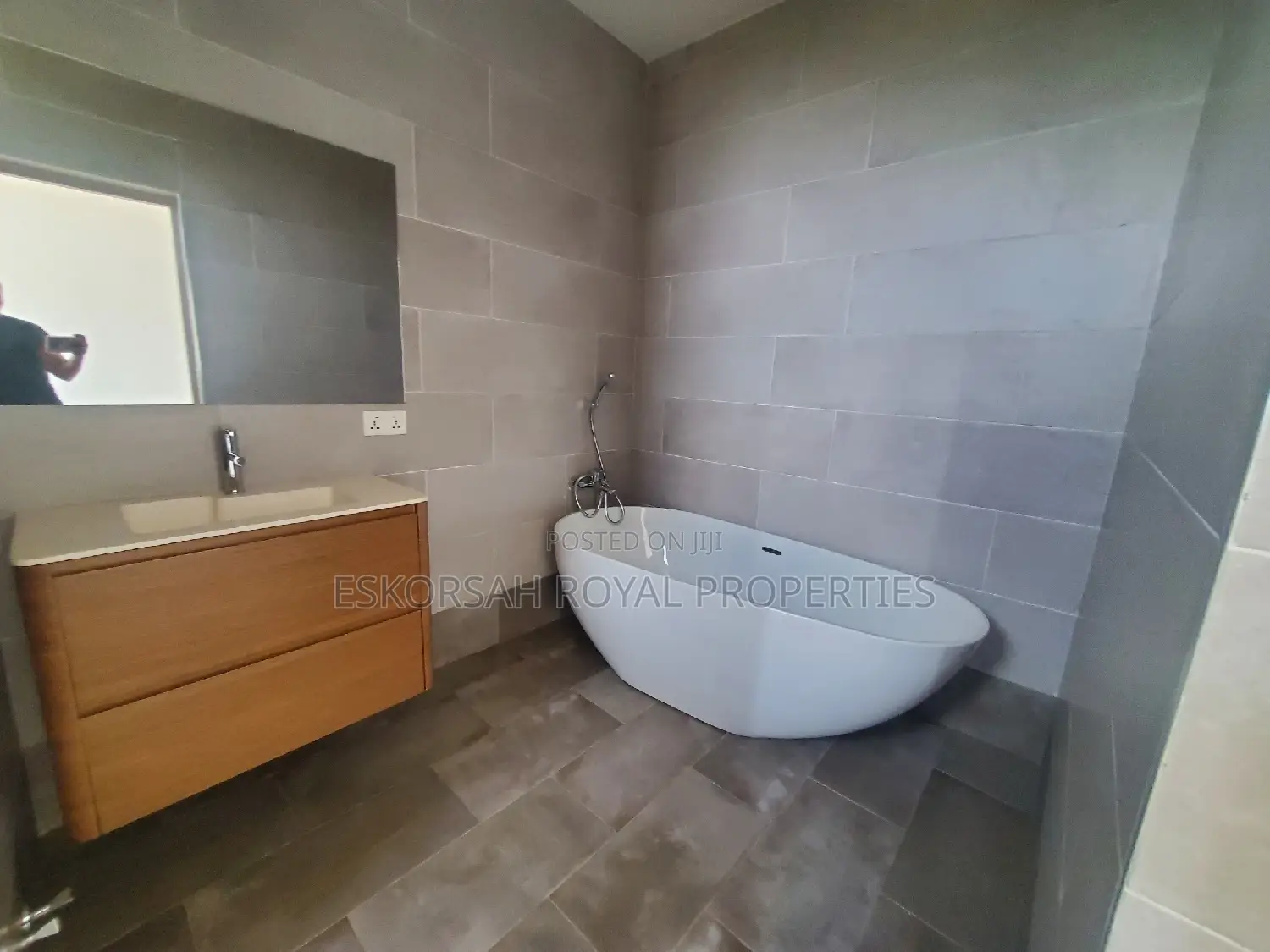 4bdrm House in East Legon Hills, School Junction for rent