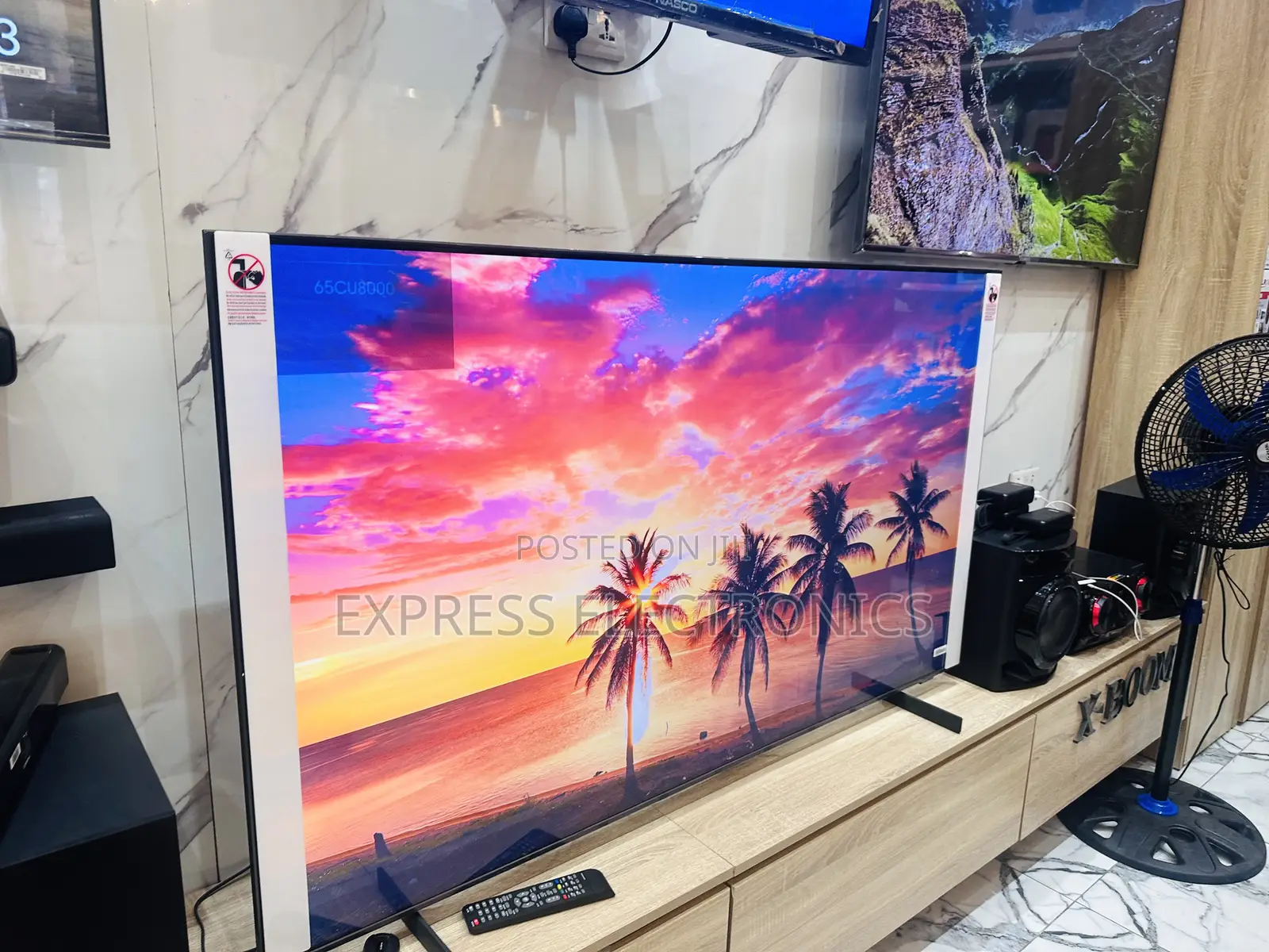 Sleek Slim Uhd 85”Qled Samsung 85q60 Tv.