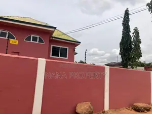 6bdrm Apartment in Oyibi for sale