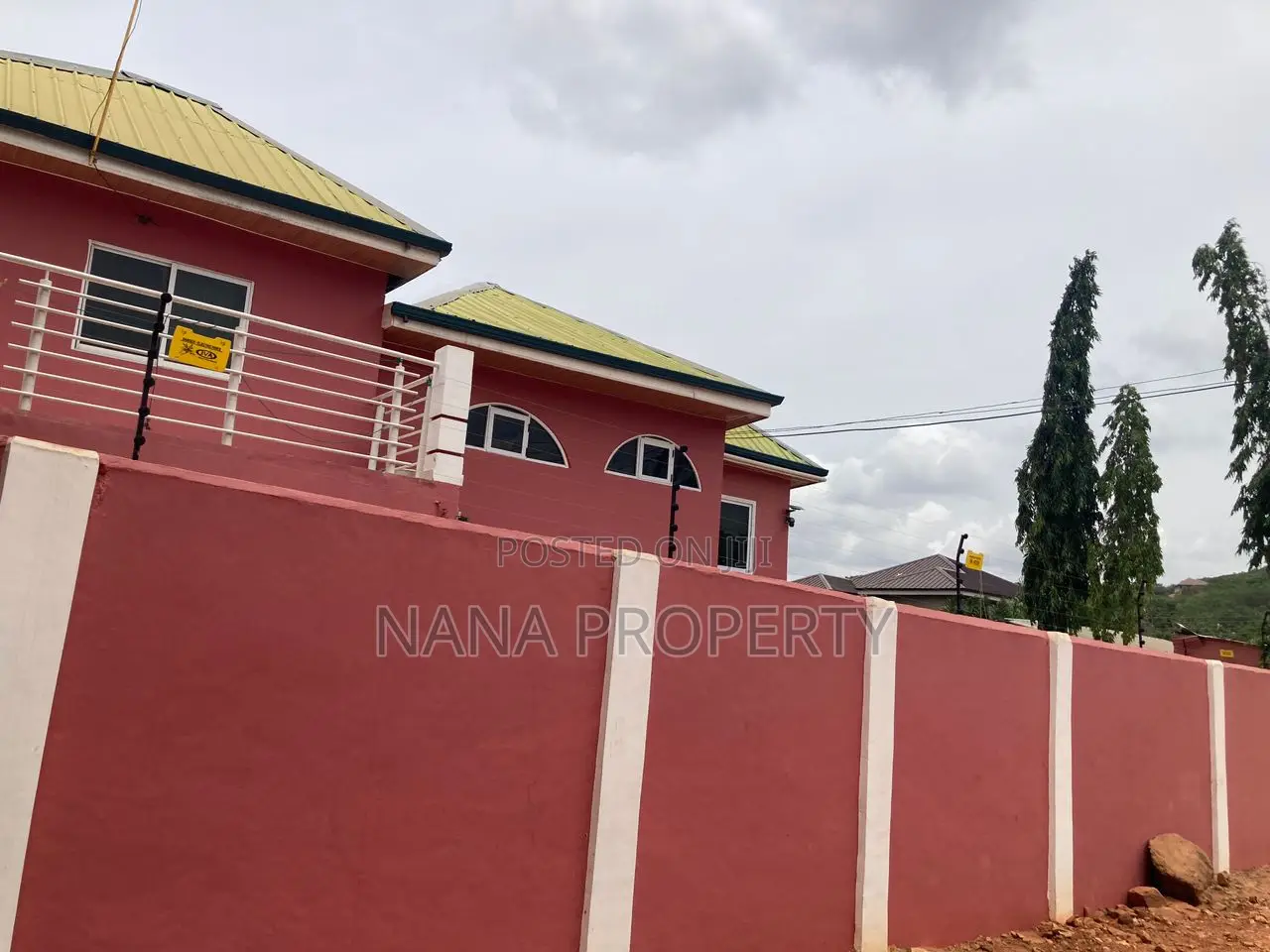 6bdrm Apartment in Oyibi for sale