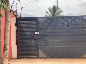 6bdrm Apartment in Oyibi for sale