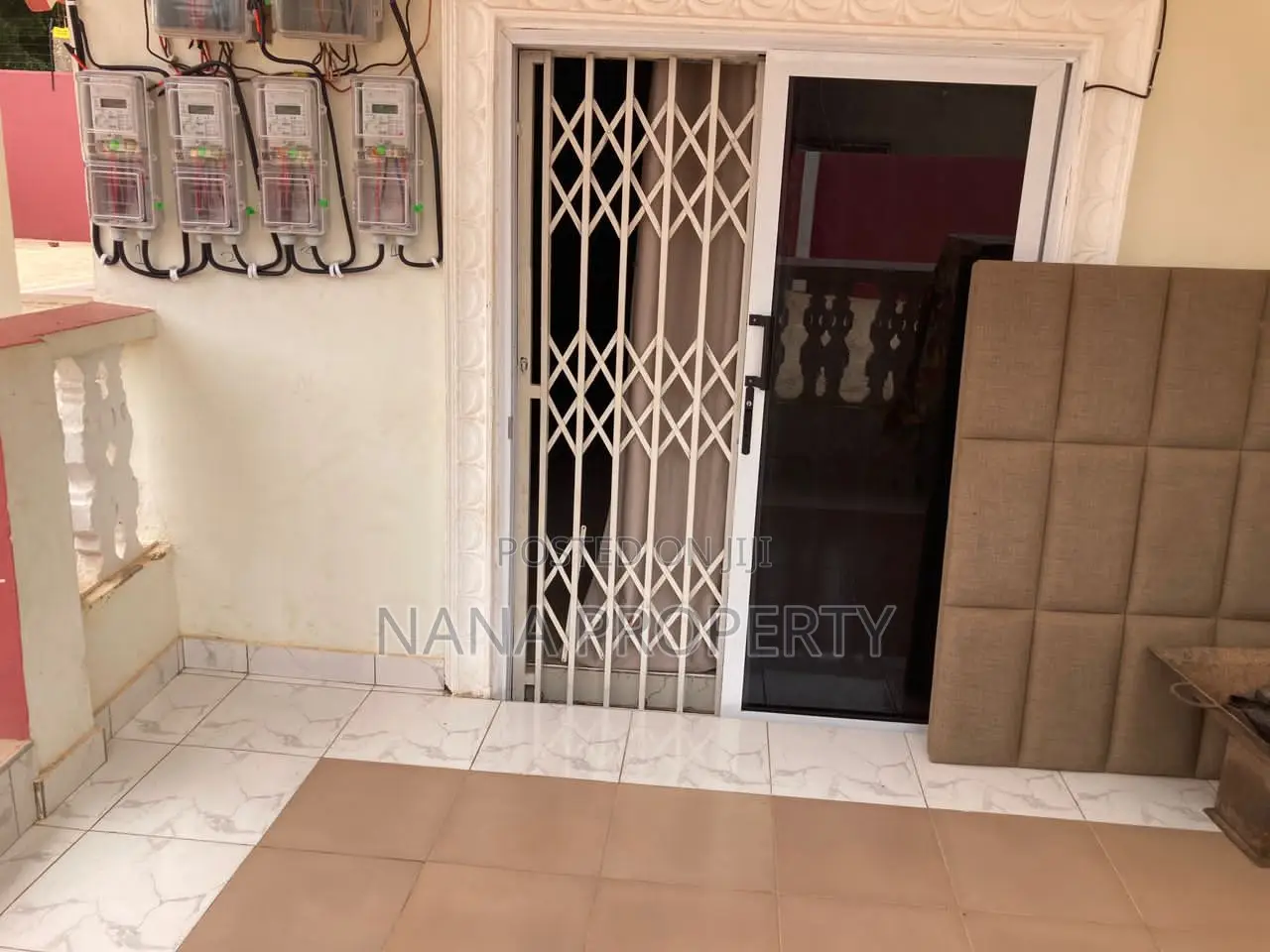 6bdrm Apartment in Oyibi for sale