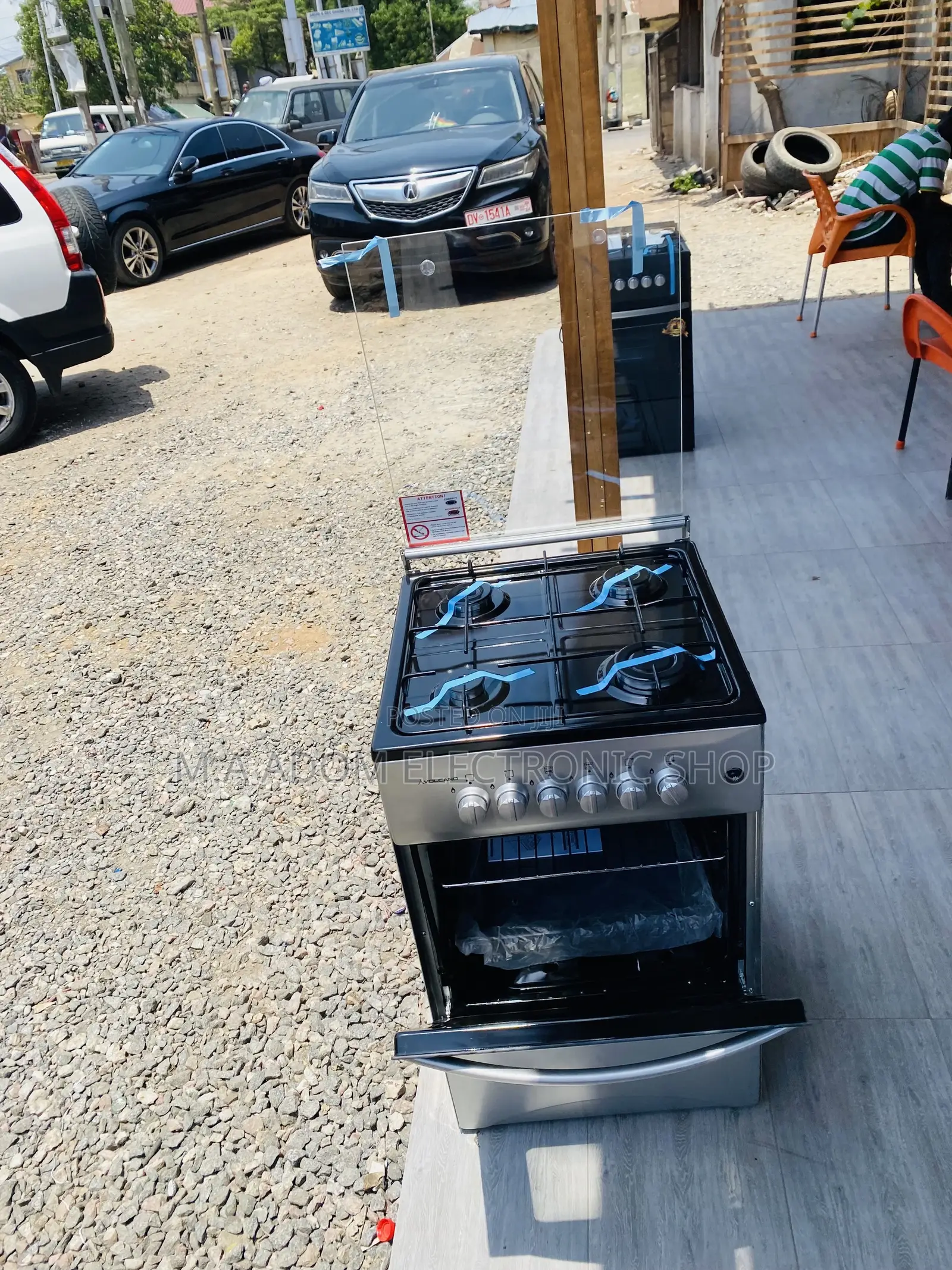 Classic Volcano 50x50 4 Gas Burner With Oven Grill.