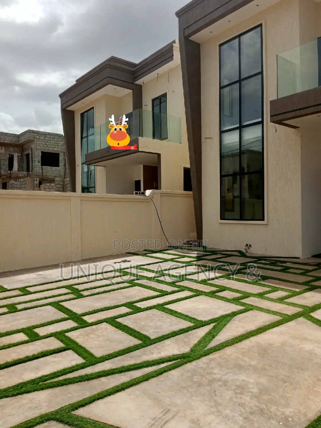 4bdrm Duplex in East Legon for sale