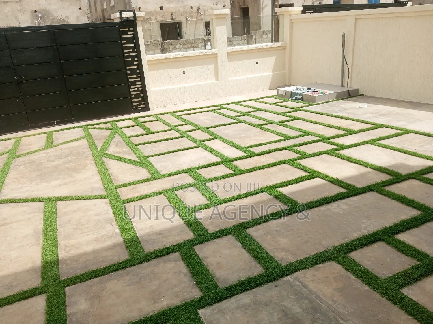 4bdrm Duplex in East Legon for sale