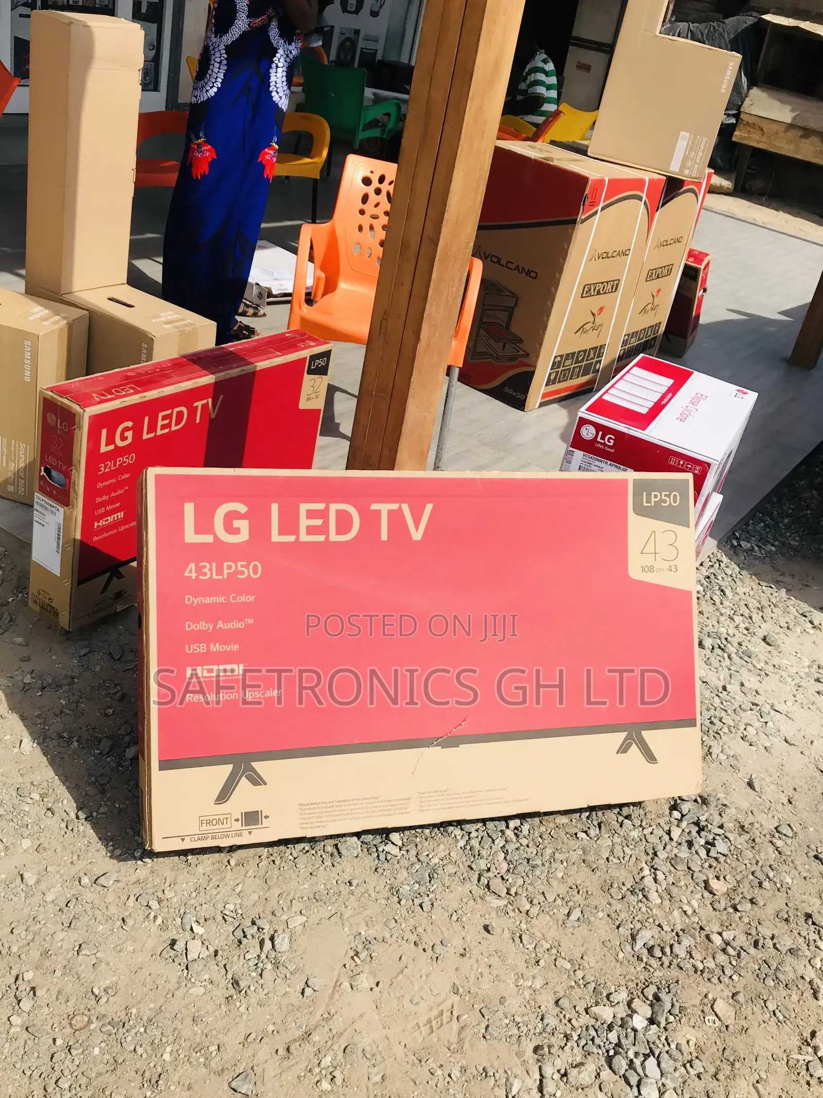 Glossy LG 43 Inches Electric Black Smart Led Tv