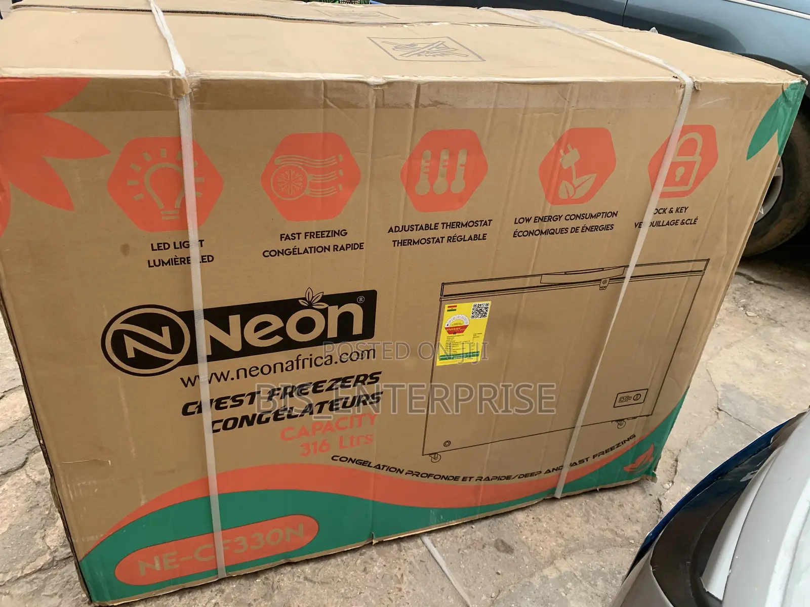 Neon Chest Freezer 316 Liters