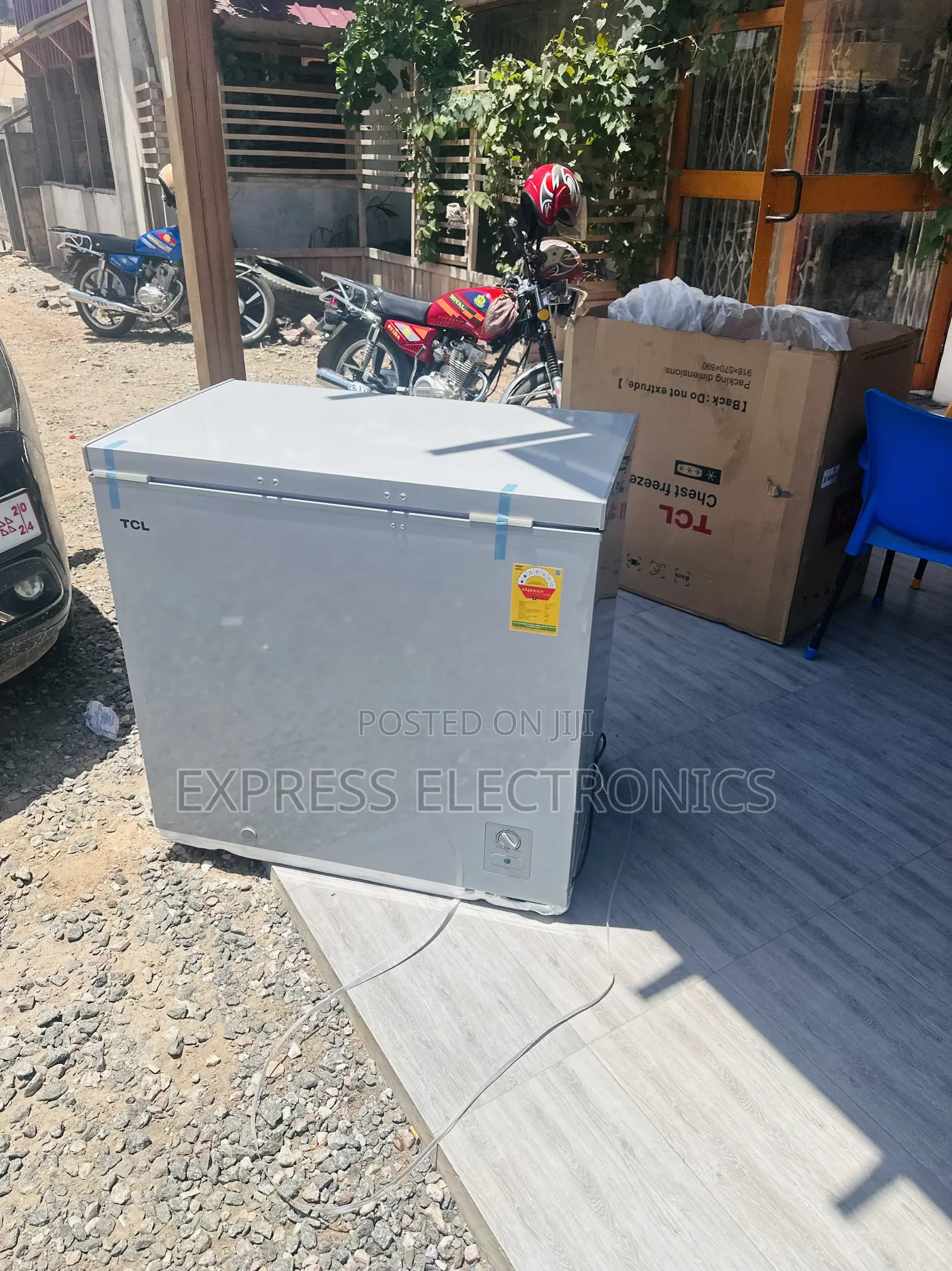 Best Buy Chest Freezer 200L TCL Grey Color