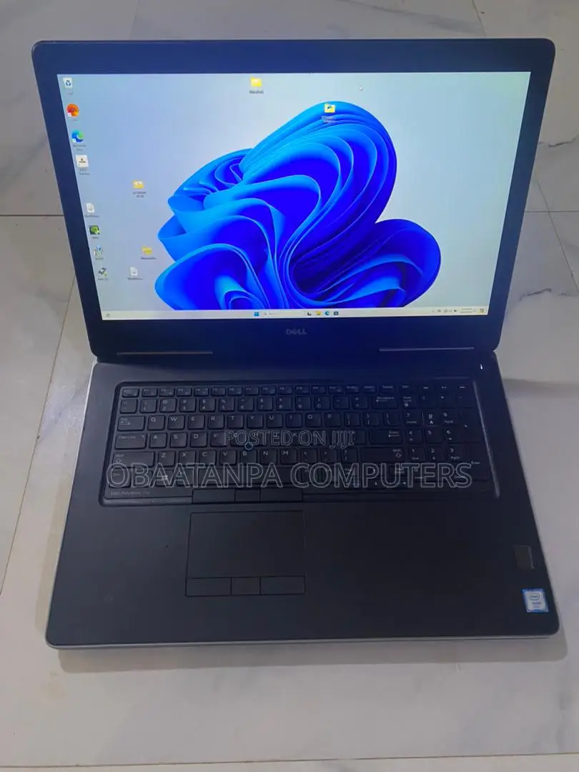 Laptop Dell Precision 7710 16GB Intel Xeon HDD+SSD 256GB