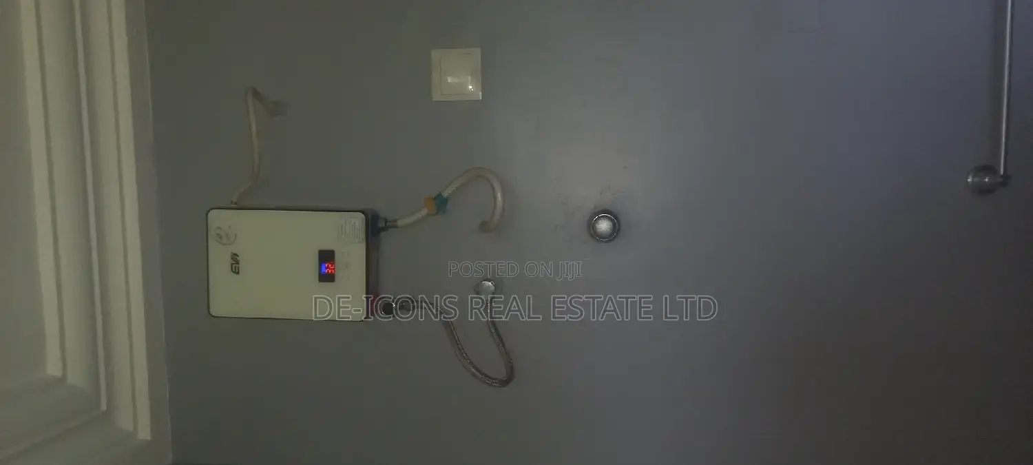 2bdrm Duplex in De-Icons Real Estate, Awutu Senya East Municipal