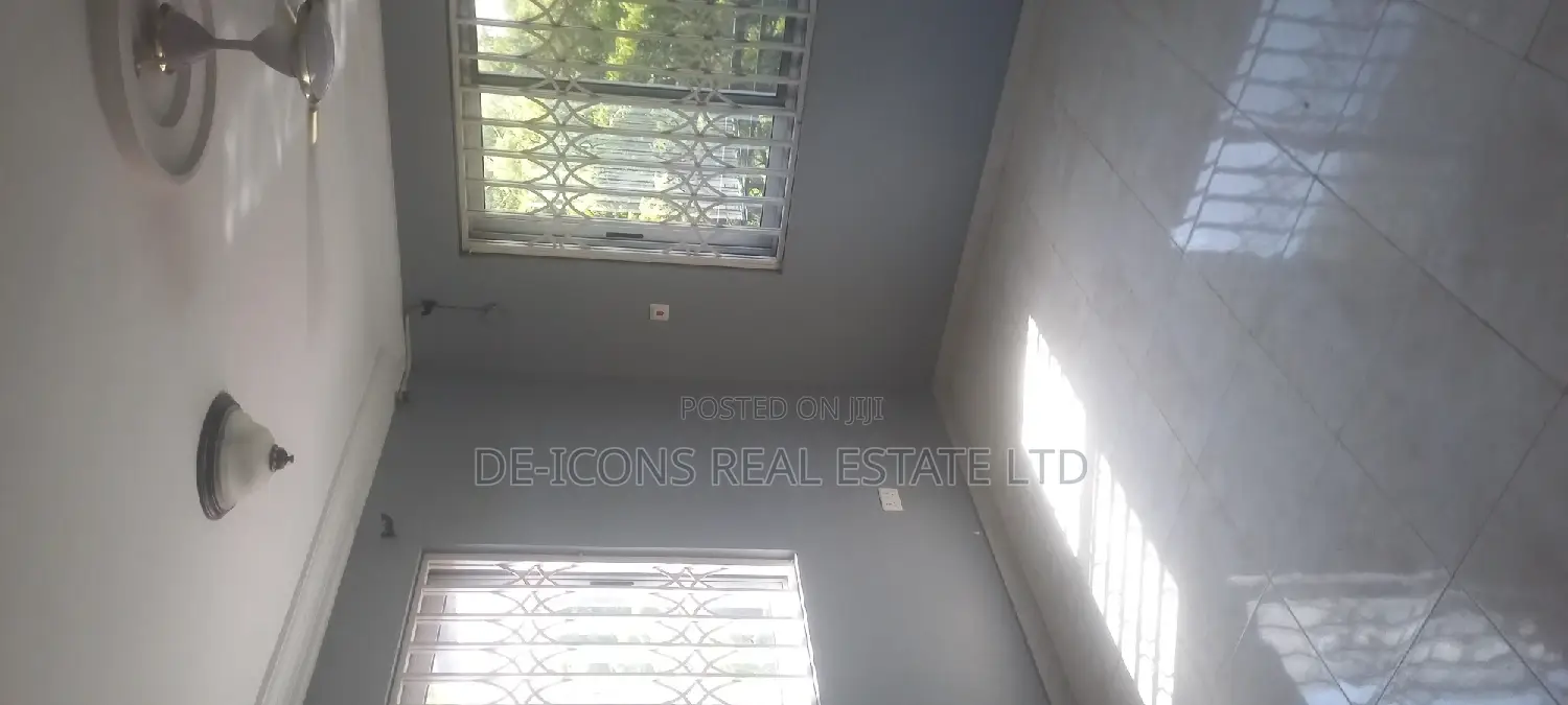 2bdrm Duplex in De-Icons Real Estate, Awutu Senya East Municipal