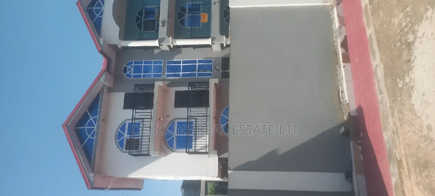 2bdrm Duplex in De-Icons Real Estate, Awutu Senya East Municipal