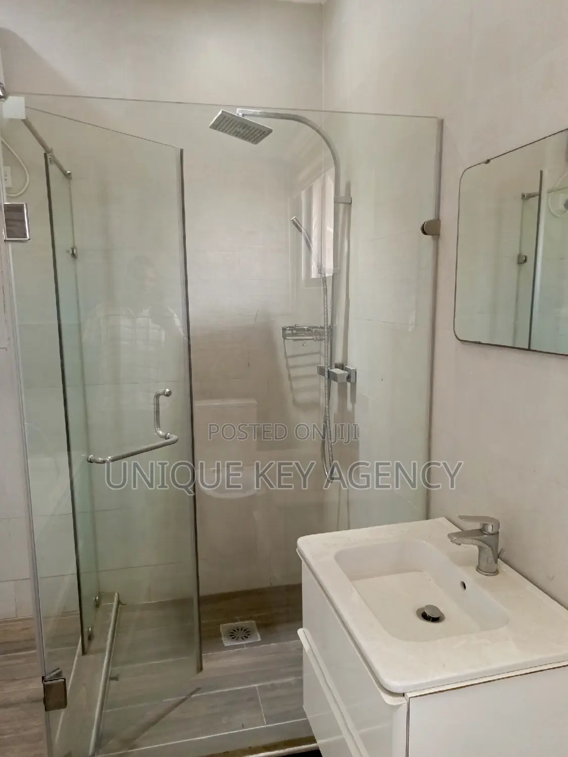 4bdrm Apartment in Unique Key Agency, Tseaddo for rent