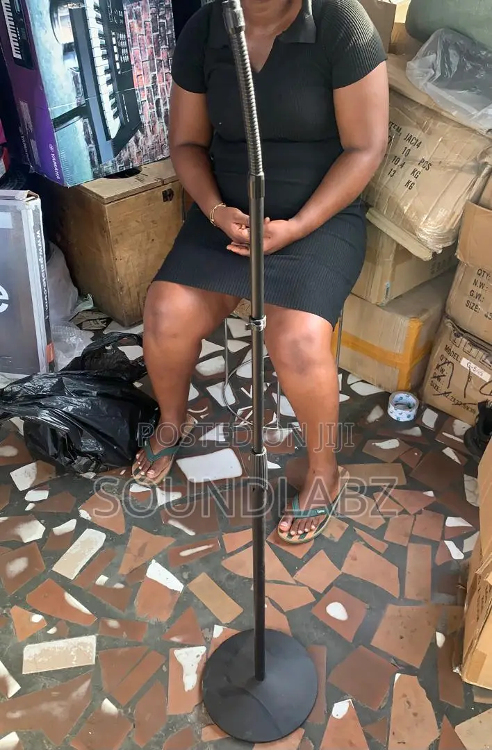 Round Base Microphone Straight Stand