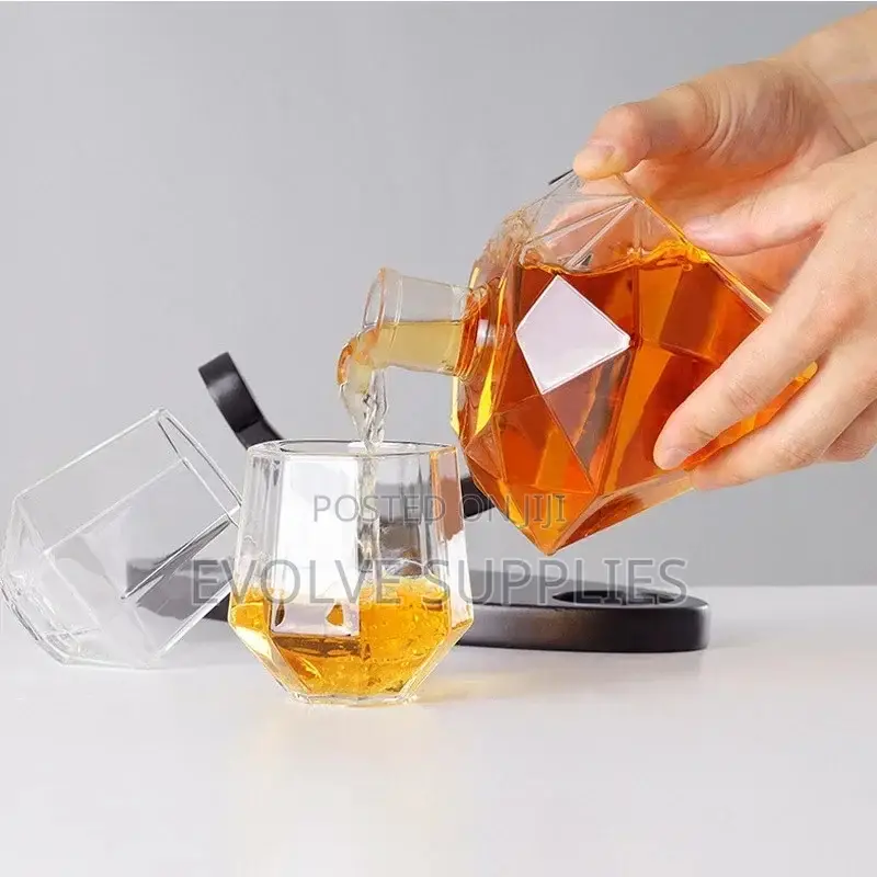 1 Litre Diamond Shaped Decanter