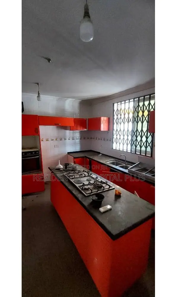 5bdrm Duplex in Baatsona Total for sale